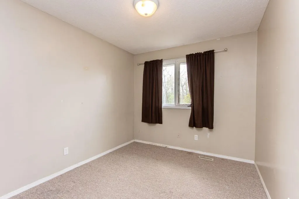 35 Oyen Crescent Red Deer AB T4P 1T3