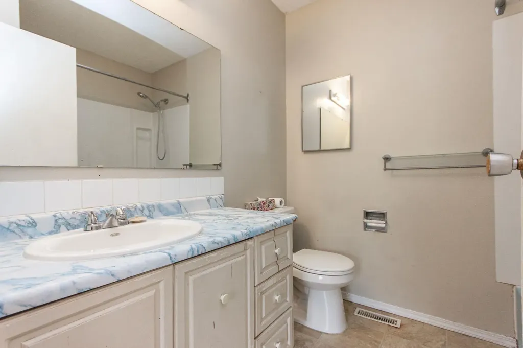 35 Oyen Crescent Red Deer AB T4P 1T3
