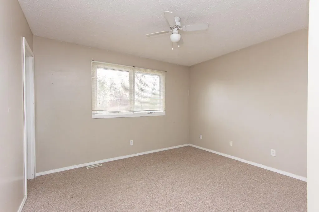 35 Oyen Crescent Red Deer AB T4P 1T3