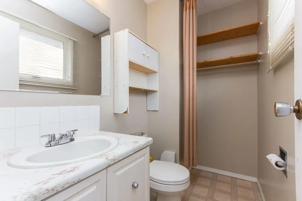 35 Oyen Crescent Red Deer AB T4P 1T3