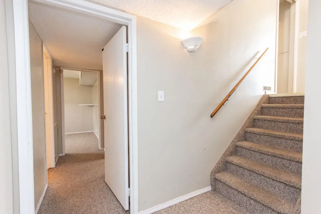 35 Oyen Crescent Red Deer AB T4P 1T3