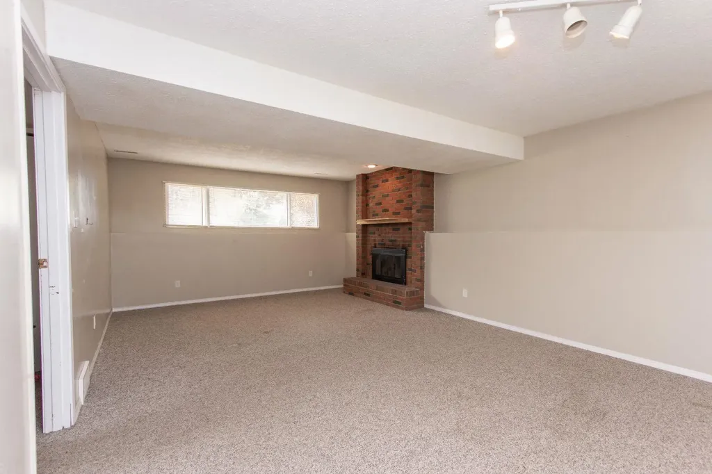 35 Oyen Crescent Red Deer AB T4P 1T3
