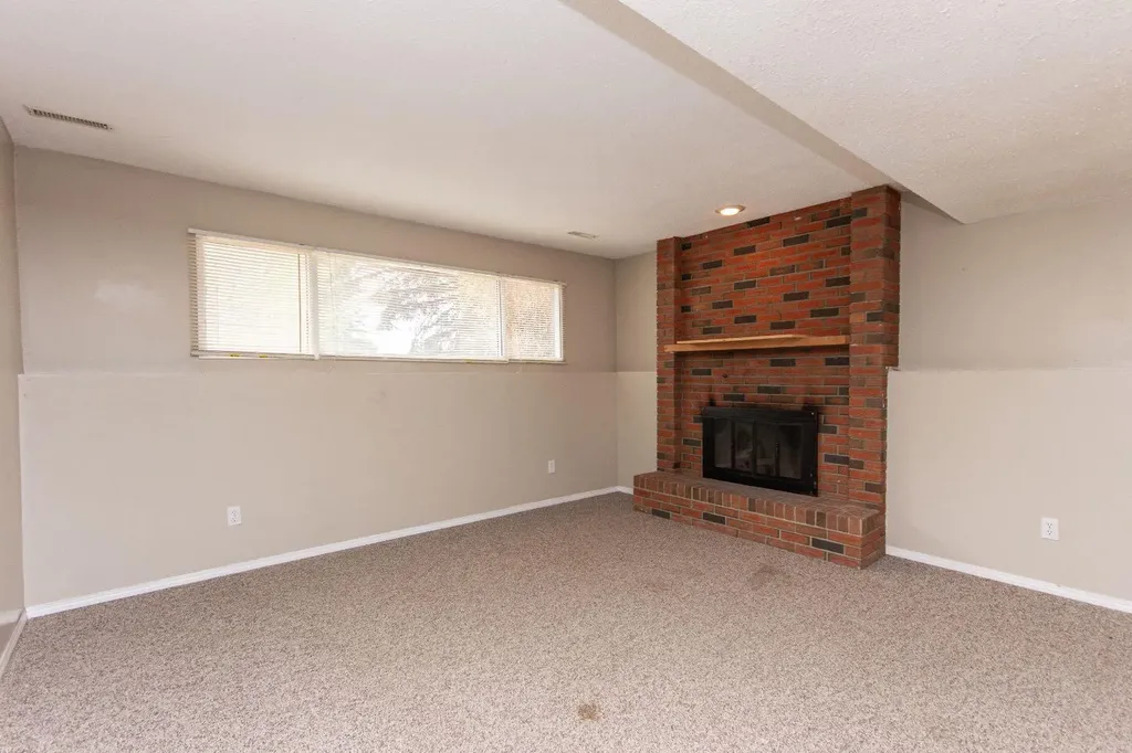 35 Oyen Crescent Red Deer AB T4P 1T3