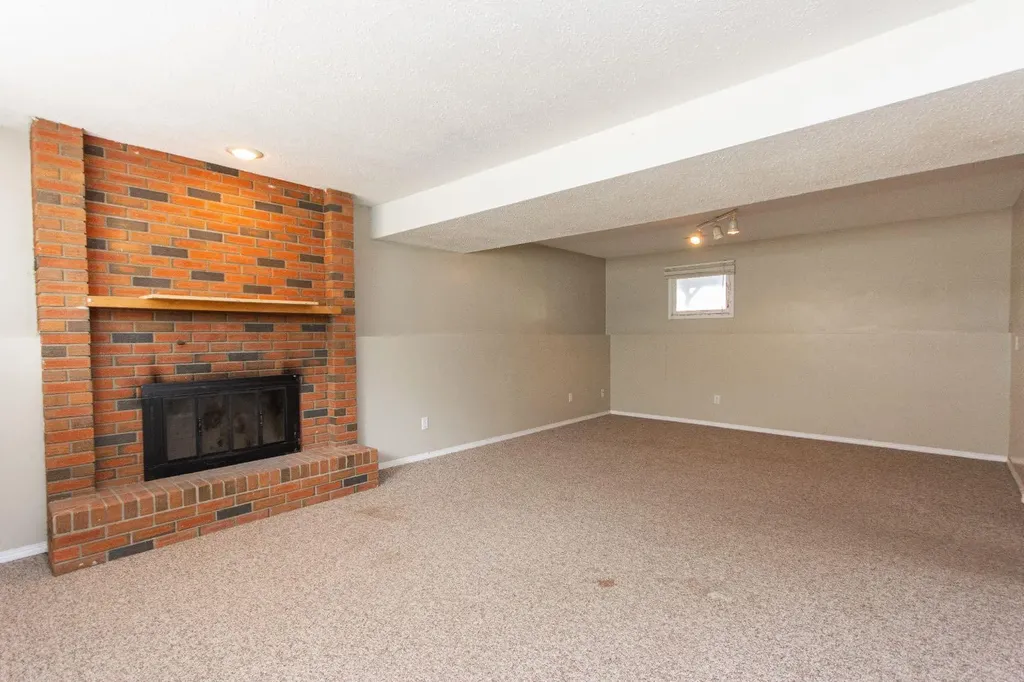 35 Oyen Crescent Red Deer AB T4P 1T3