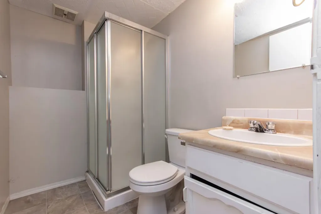 35 Oyen Crescent Red Deer AB T4P 1T3