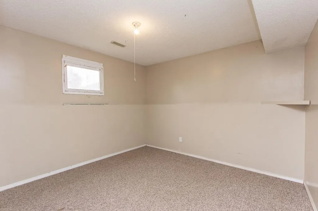 35 Oyen Crescent Red Deer AB T4P 1T3