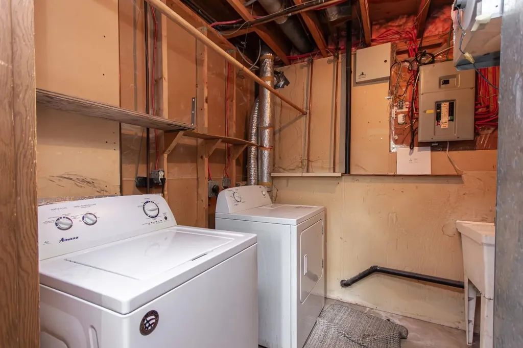 35 Oyen Crescent Red Deer AB T4P 1T3