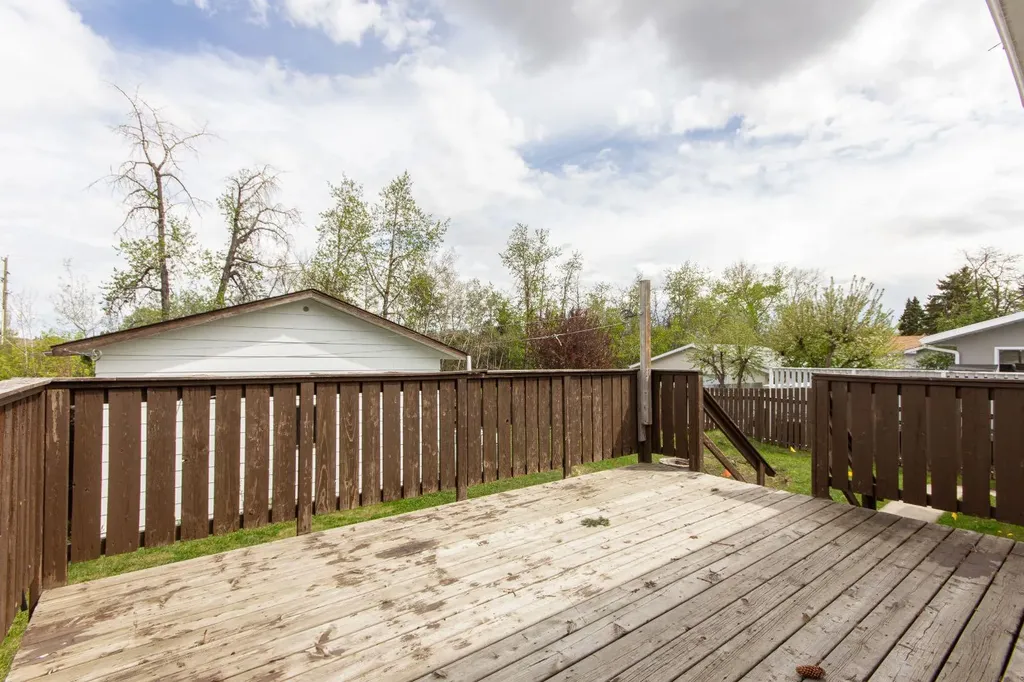 35 Oyen Crescent Red Deer AB T4P 1T3