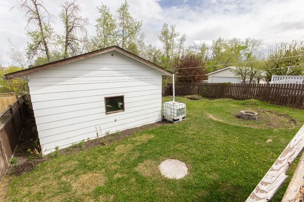 35 Oyen Crescent Red Deer AB T4P 1T3