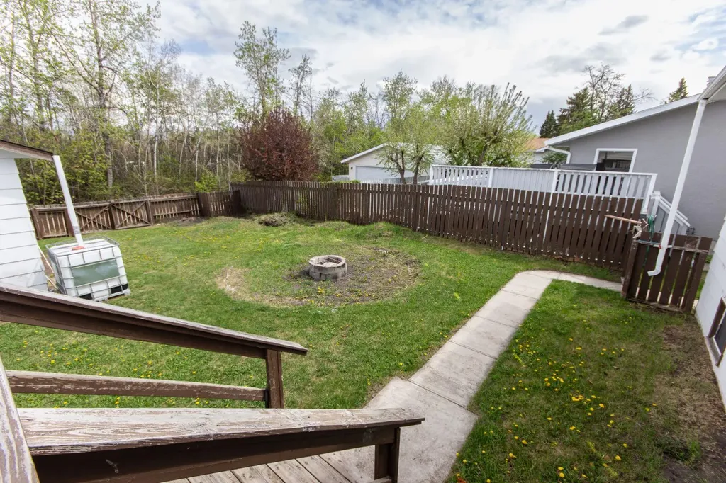35 Oyen Crescent Red Deer AB T4P 1T3