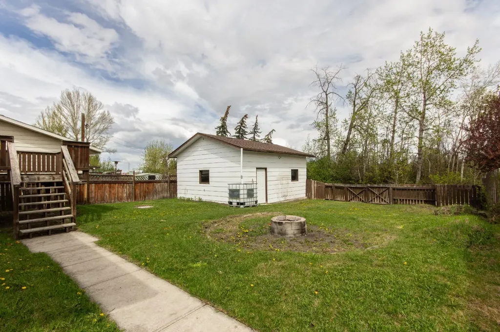 35 Oyen Crescent Red Deer AB T4P 1T3