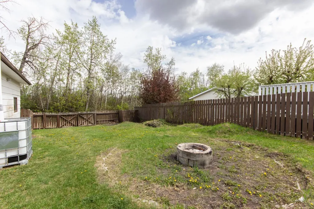 35 Oyen Crescent Red Deer AB T4P 1T3