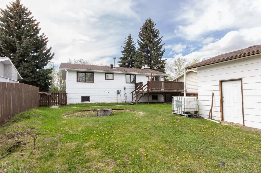 35 Oyen Crescent Red Deer AB T4P 1T3