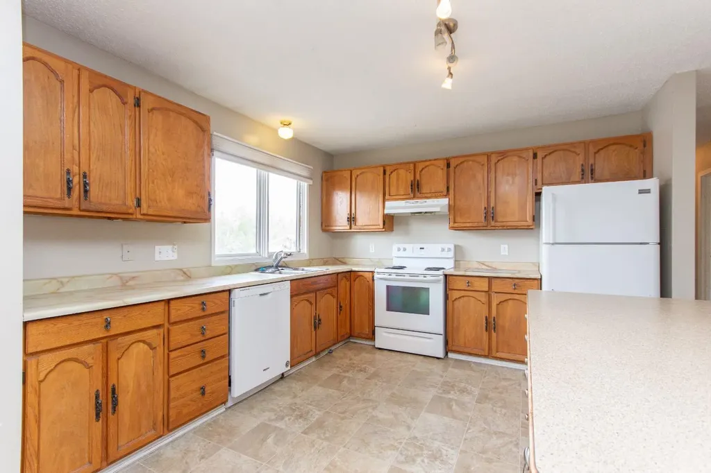 35 Oyen Crescent Red Deer AB T4P 1T3