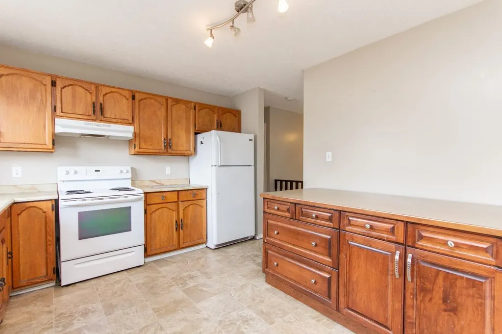 35 Oyen Crescent Red Deer AB T4P 1T3