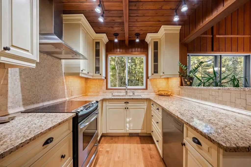 35 Echlin Drive Bragg Creek AB T0L 0K0