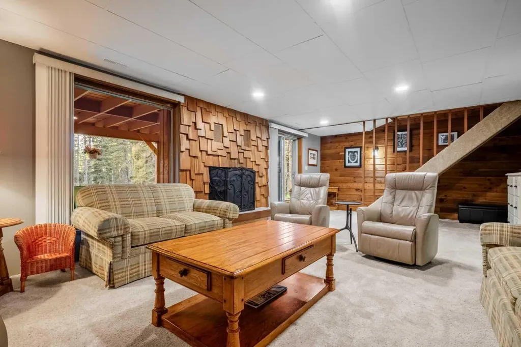 35 Echlin Drive Bragg Creek AB T0L 0K0