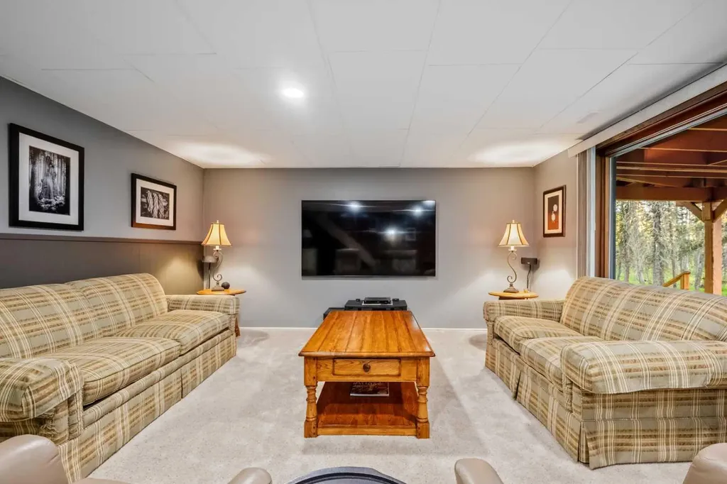 35 Echlin Drive Bragg Creek AB T0L 0K0