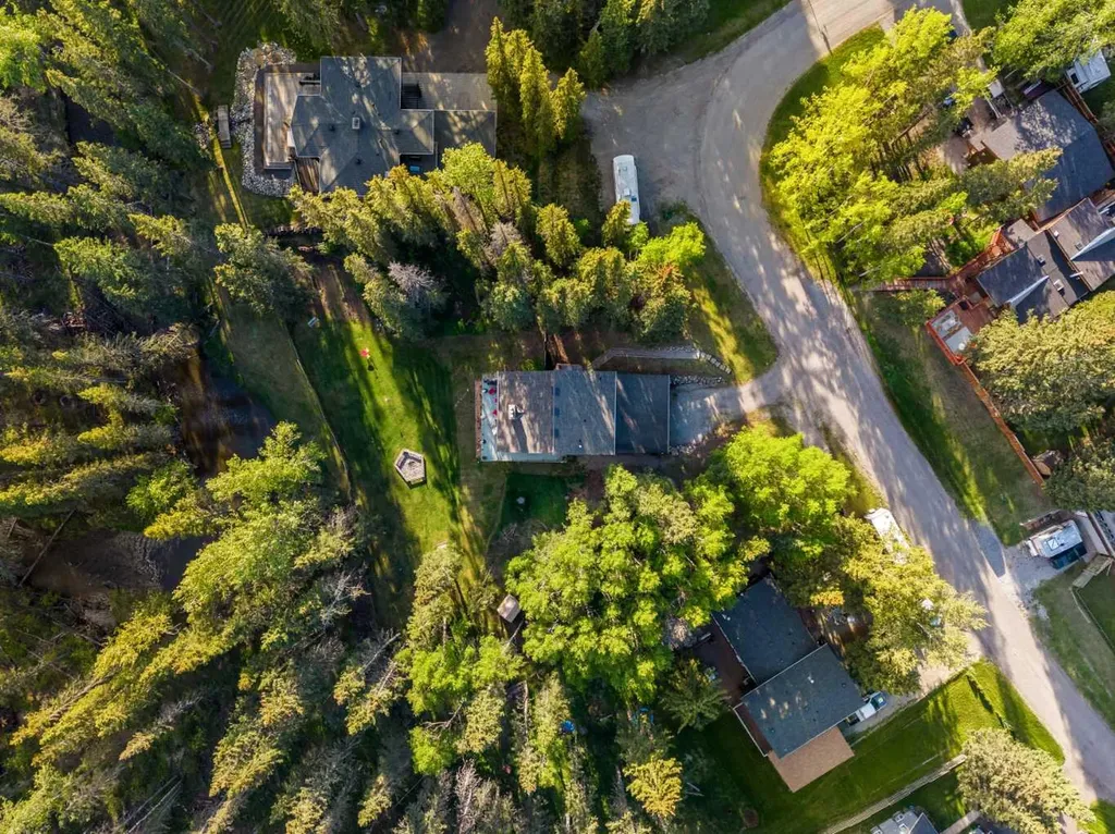 35 Echlin Drive Bragg Creek AB T0L 0K0