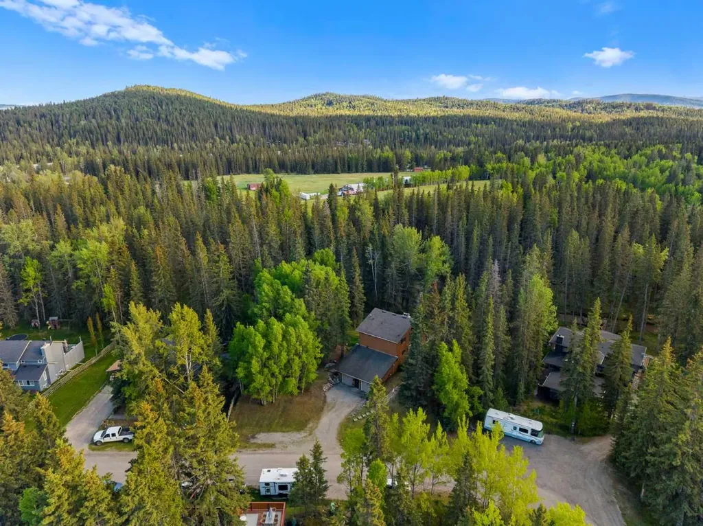 35 Echlin Drive Bragg Creek AB T0L 0K0