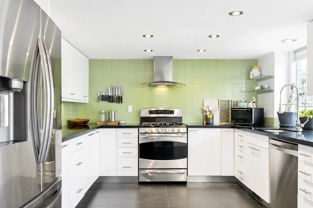 3437 42 Street NW Calgary AB T3A 2M7