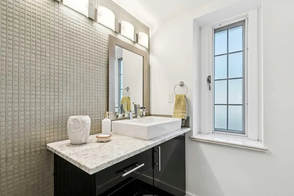 3437 42 Street NW Calgary AB T3A 2M7