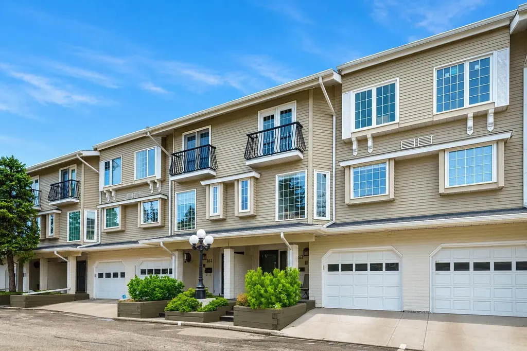 3437 42 Street NW Calgary AB T3A 2M7