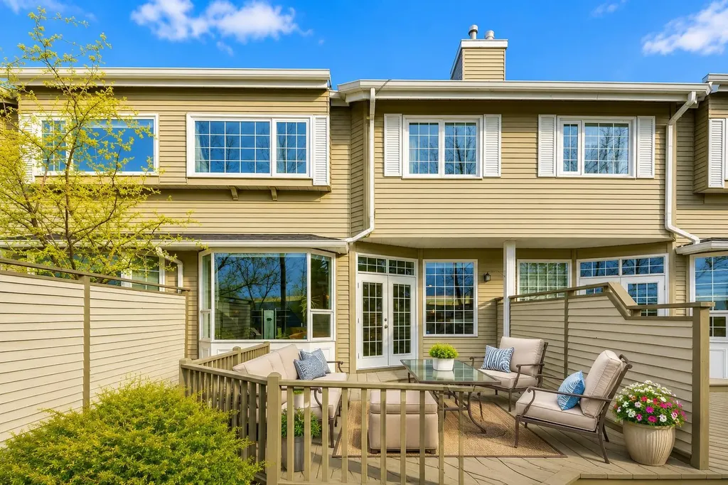 3437 42 Street NW Calgary AB T3A 2M7