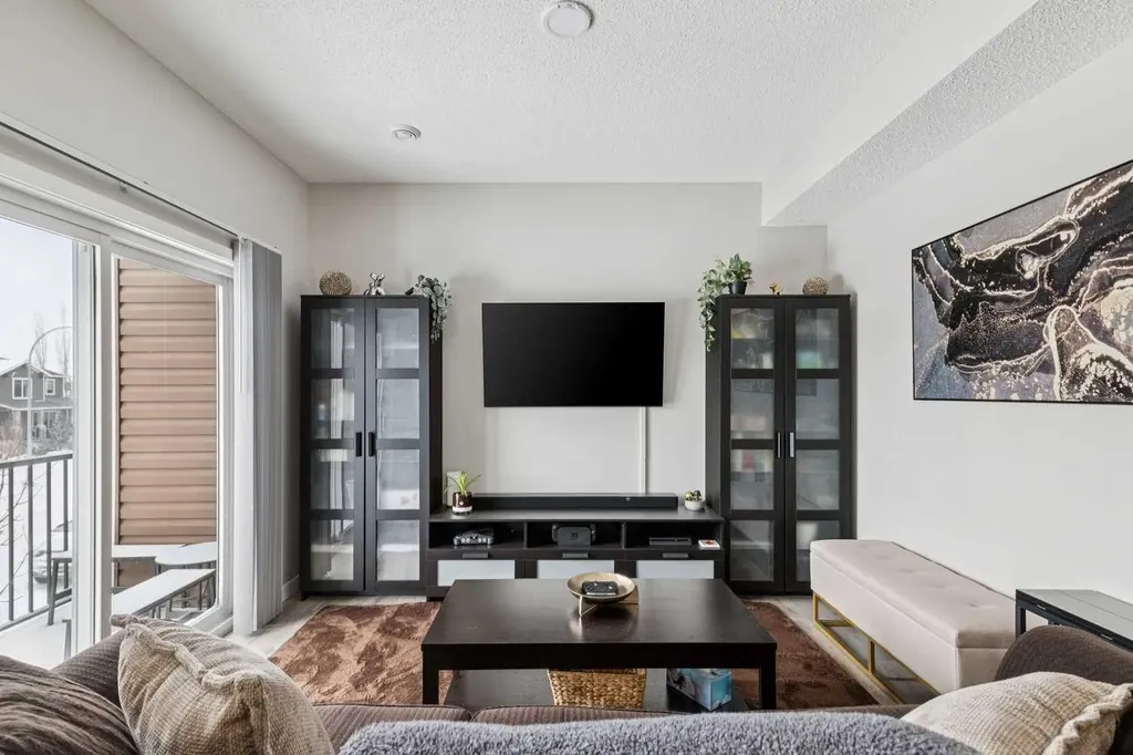 250 Fireside View Cochrane AB T4C 2M2