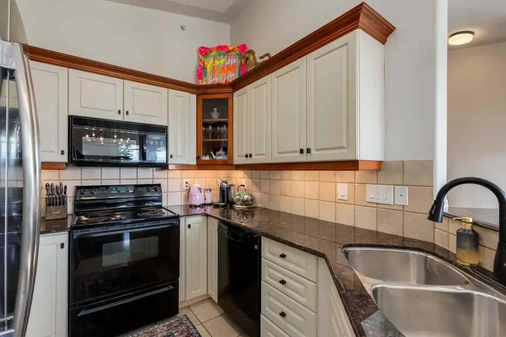 2419 Erlton Road SW Calgary AB T2S 3B5