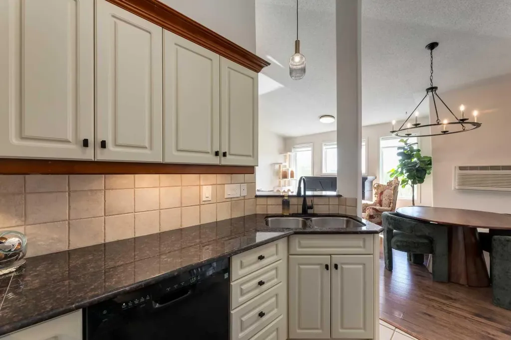 2419 Erlton Road SW Calgary AB T2S 3B5
