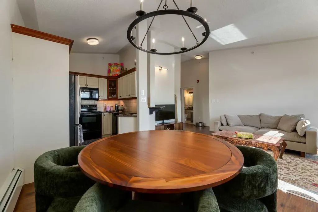 2419 Erlton Road SW Calgary AB T2S 3B5