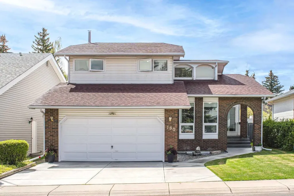 180 Woodglen Way SW Calgary AB T2W 4T3