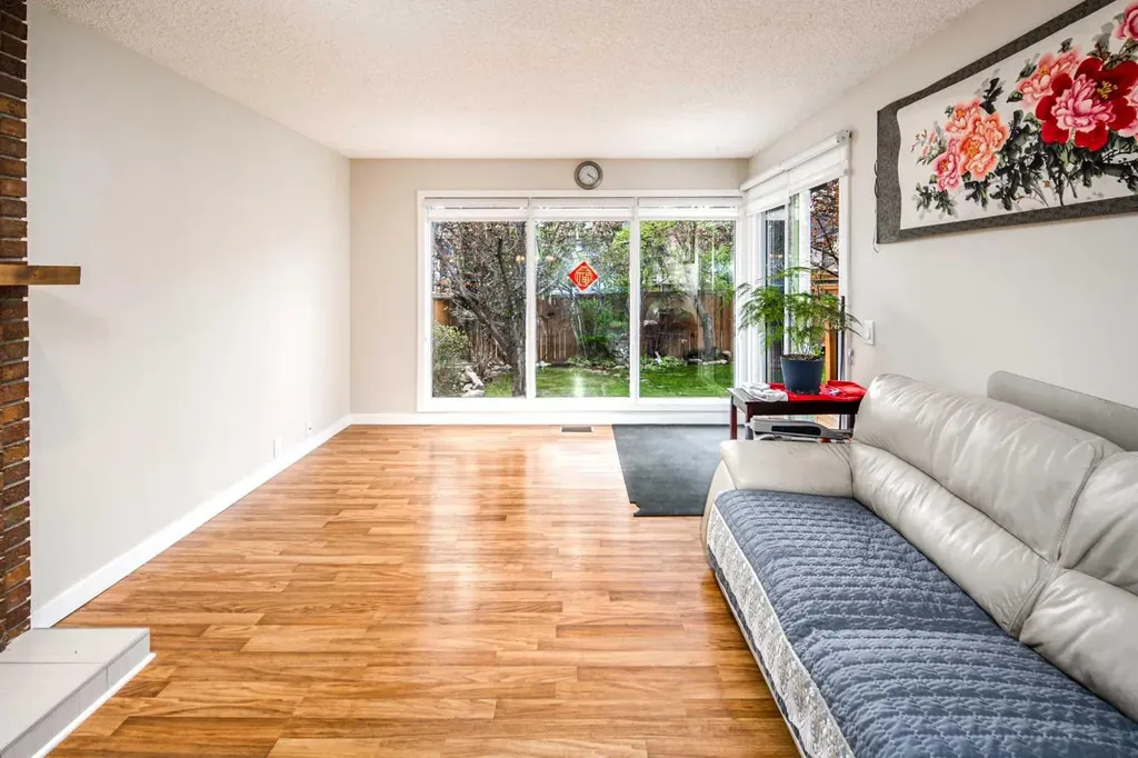 180 Woodglen Way SW Calgary AB T2W 4T3