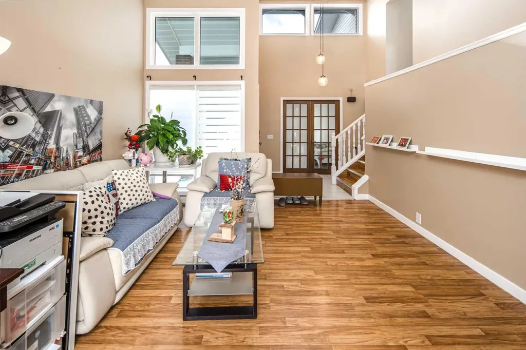 180 Woodglen Way SW Calgary AB T2W 4T3