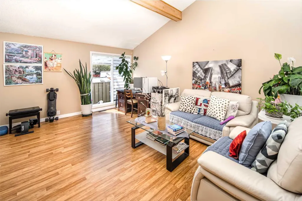 180 Woodglen Way SW Calgary AB T2W 4T3