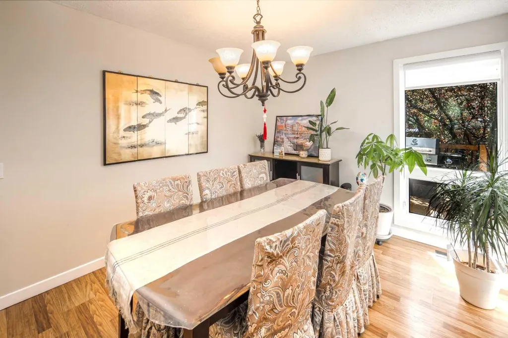180 Woodglen Way SW Calgary AB T2W 4T3