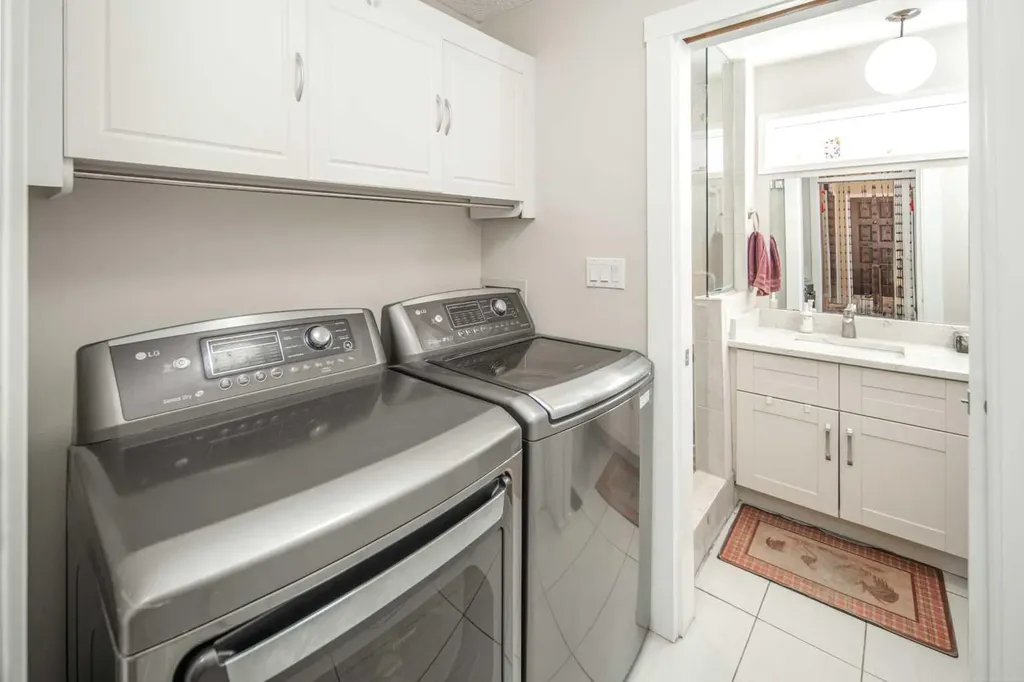 180 Woodglen Way SW Calgary AB T2W 4T3