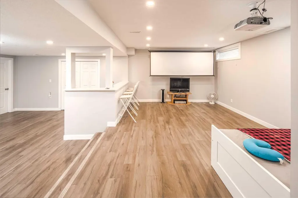 180 Woodglen Way SW Calgary AB T2W 4T3