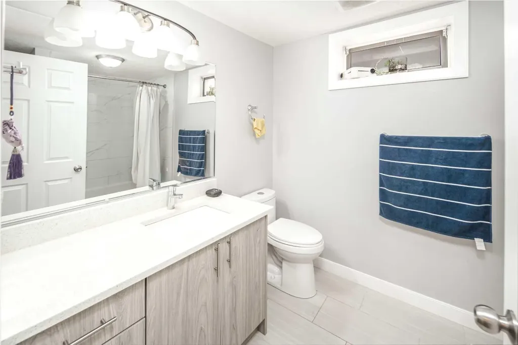 180 Woodglen Way SW Calgary AB T2W 4T3
