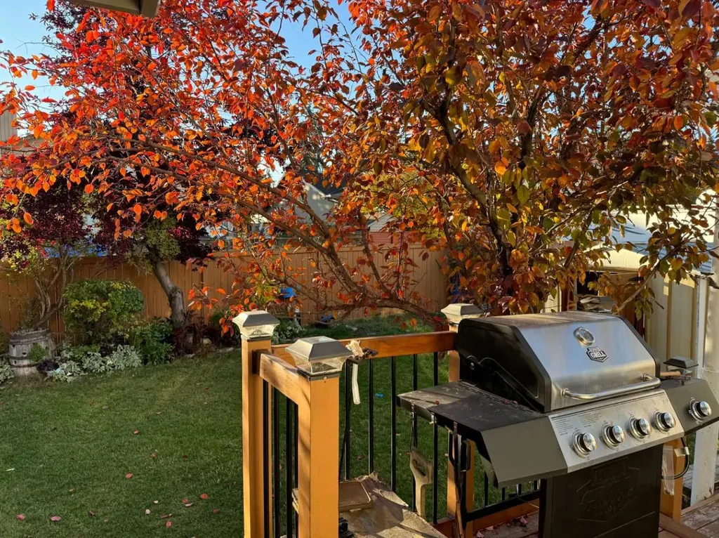 180 Woodglen Way SW Calgary AB T2W 4T3