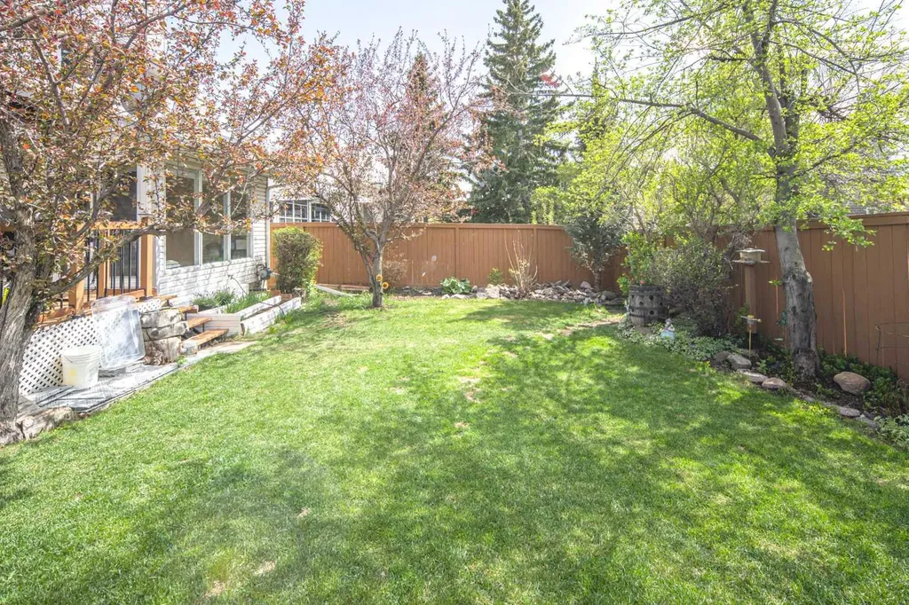180 Woodglen Way SW Calgary AB T2W 4T3