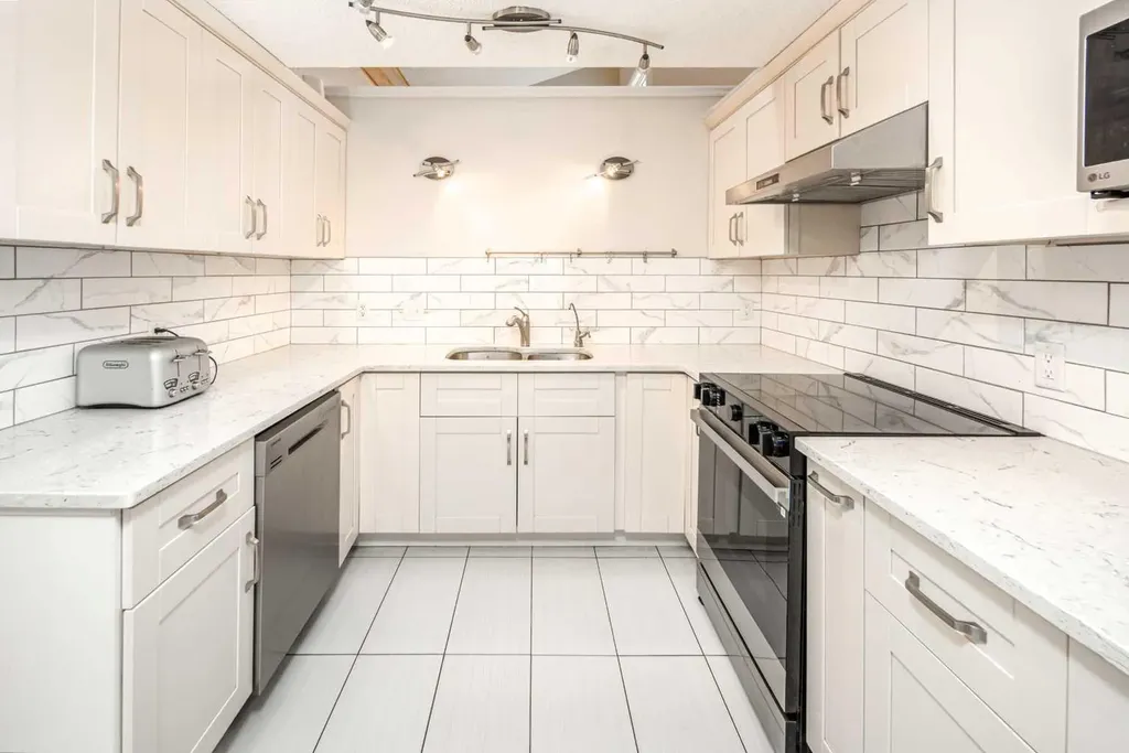 180 Woodglen Way SW Calgary AB T2W 4T3