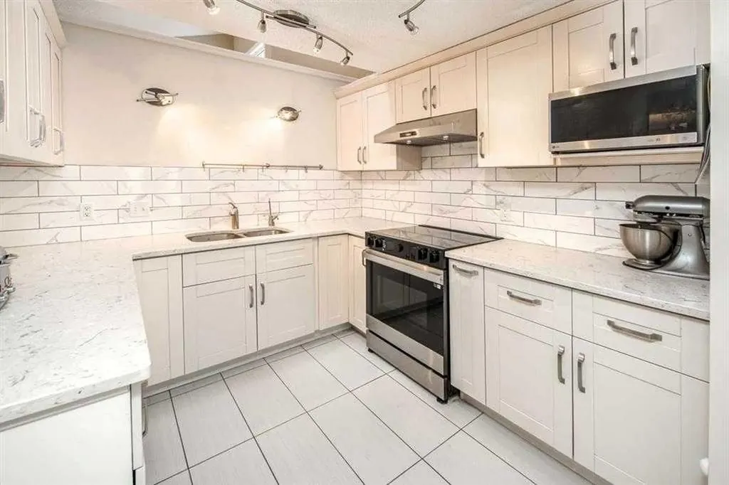 180 Woodglen Way SW Calgary AB T2W 4T3