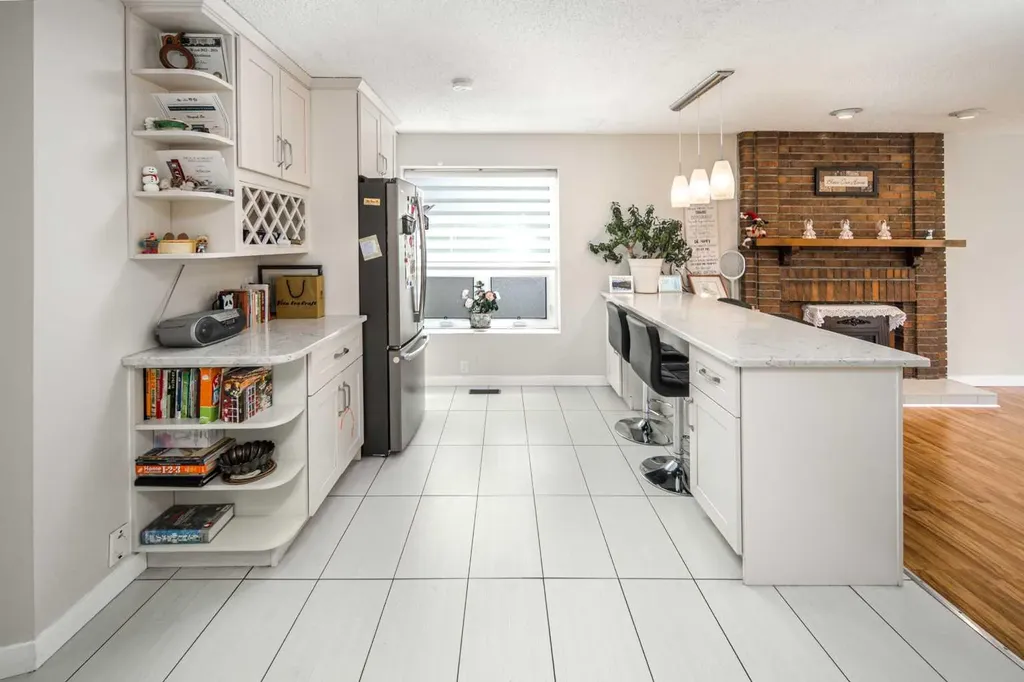 180 Woodglen Way SW Calgary AB T2W 4T3