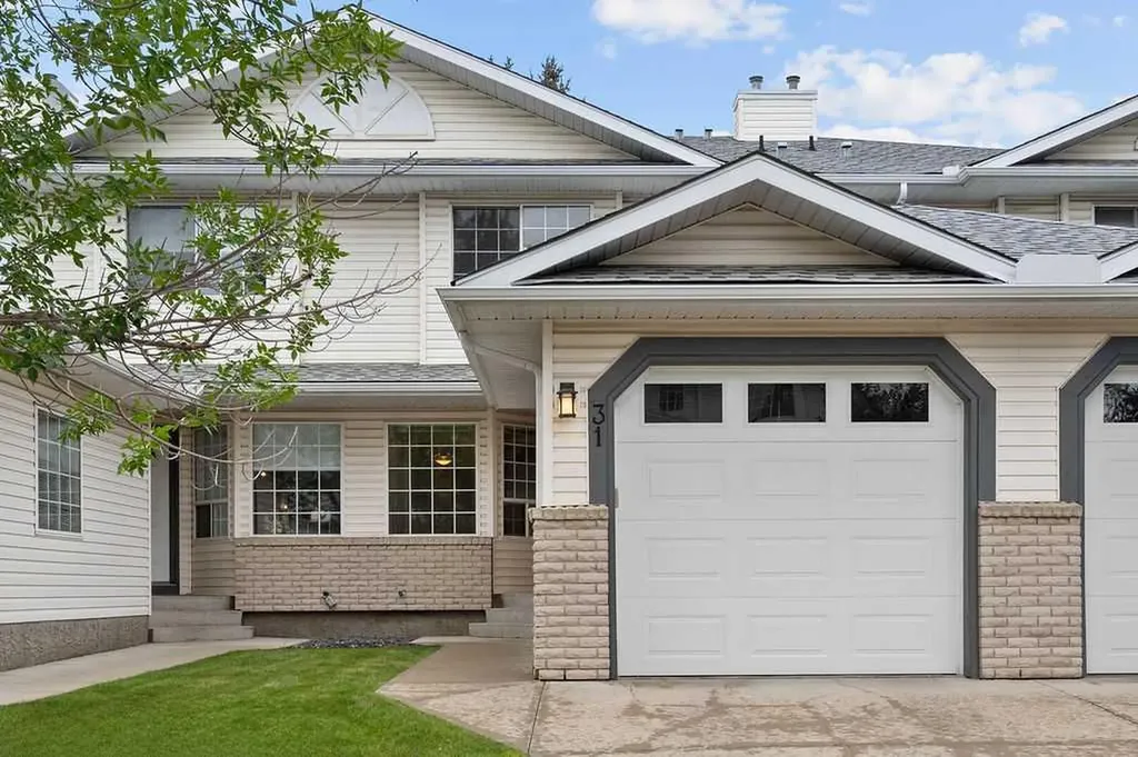 31 Silvergrove Close NW Calgary AB T3B 5R4