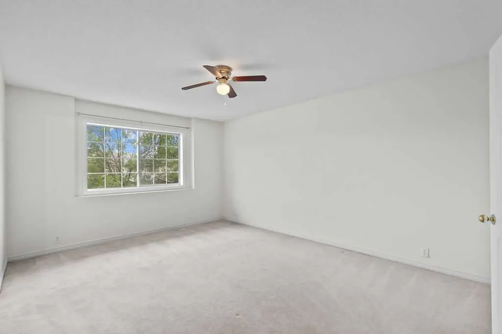 31 Silvergrove Close NW Calgary AB T3B 5R4