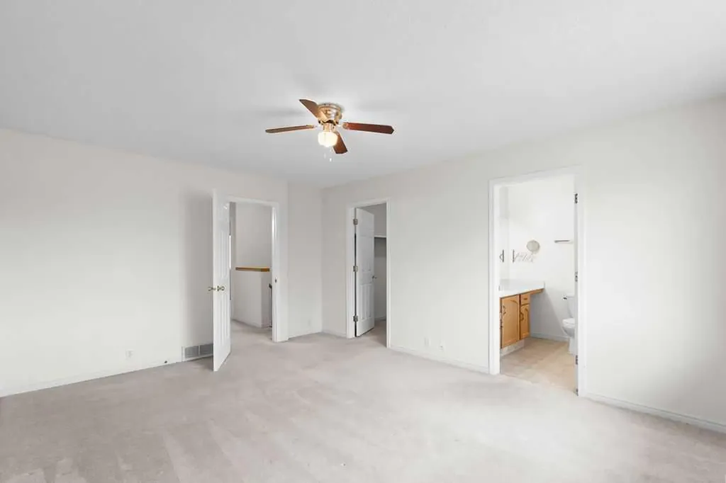 31 Silvergrove Close NW Calgary AB T3B 5R4