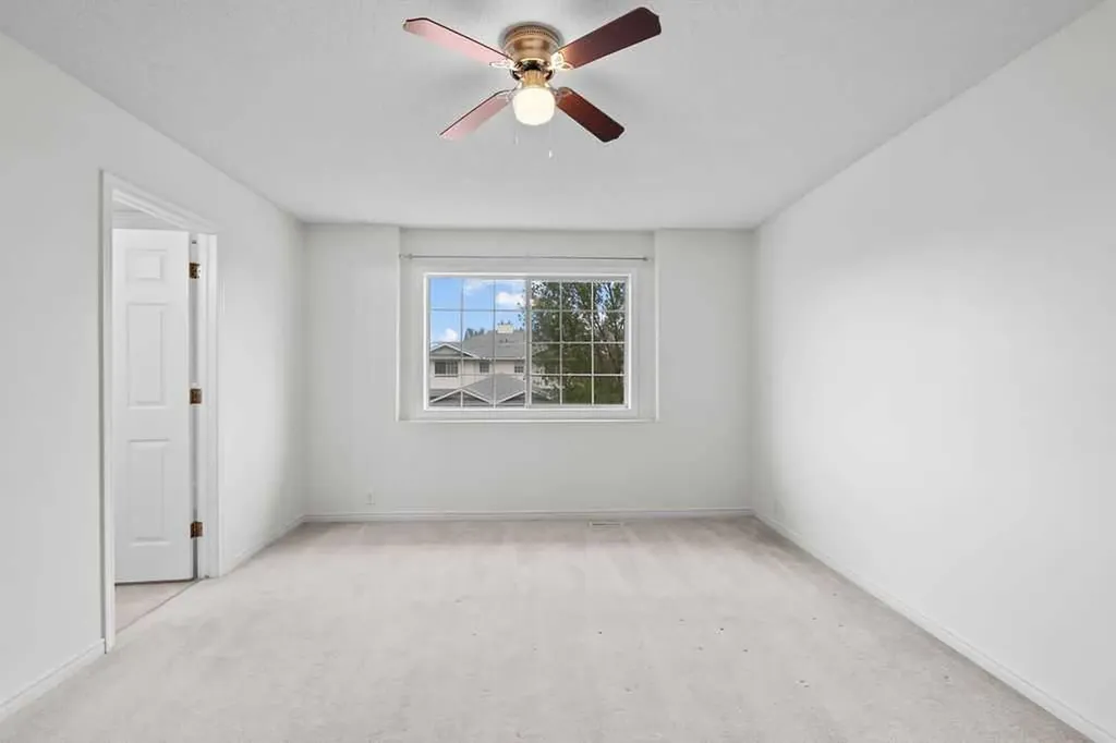 31 Silvergrove Close NW Calgary AB T3B 5R4