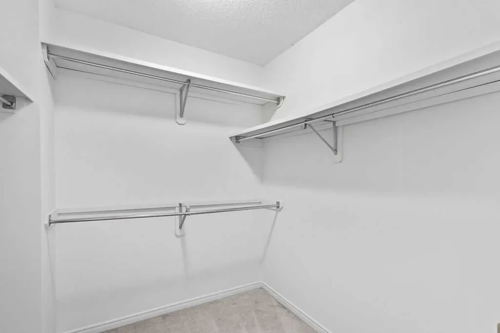 31 Silvergrove Close NW Calgary AB T3B 5R4